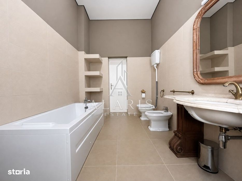 Apartament cu 5 camere, circular, in Piata Sf. Maria