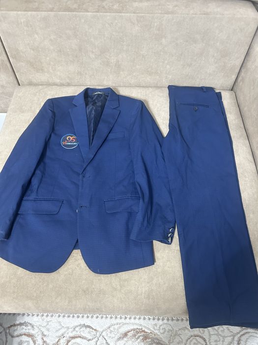 Продаются школьные костюмы