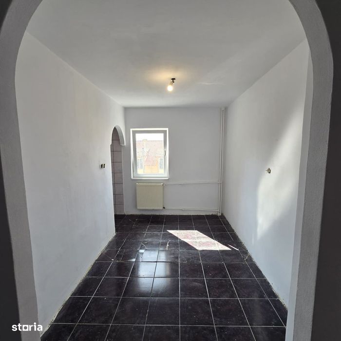 Apartament 3 camere PC et. 2 Velența cu îmbunătățiri, imediat ocupabil — fotografia 3