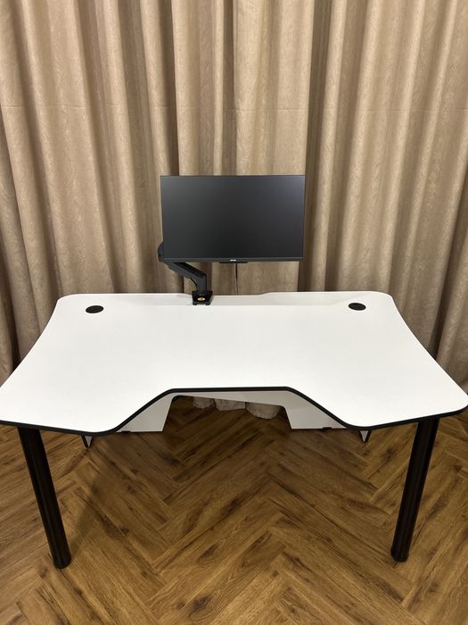 Игровой / компьютерный стол 140×87 см |