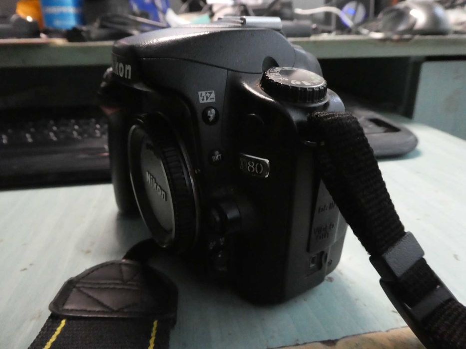 Nikon D80 (stare buna)+ obiectiv 35-70 mm