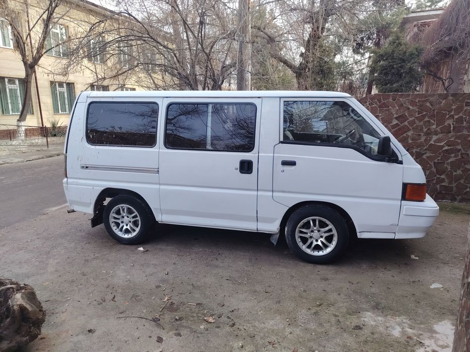 Митсубиси L 300 минивен