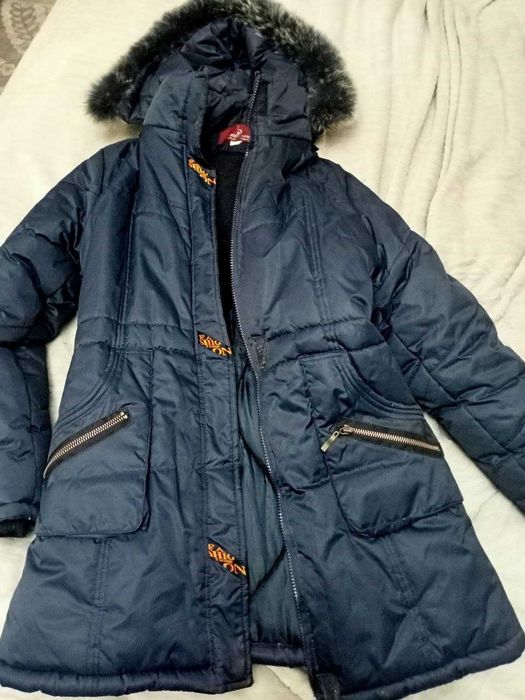 куртка зимняя теплая . темносинего цвета.на девочку подростка. рост