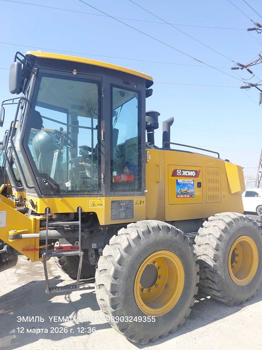 На складе  Автогрейдер XCMG GR180 аппарат