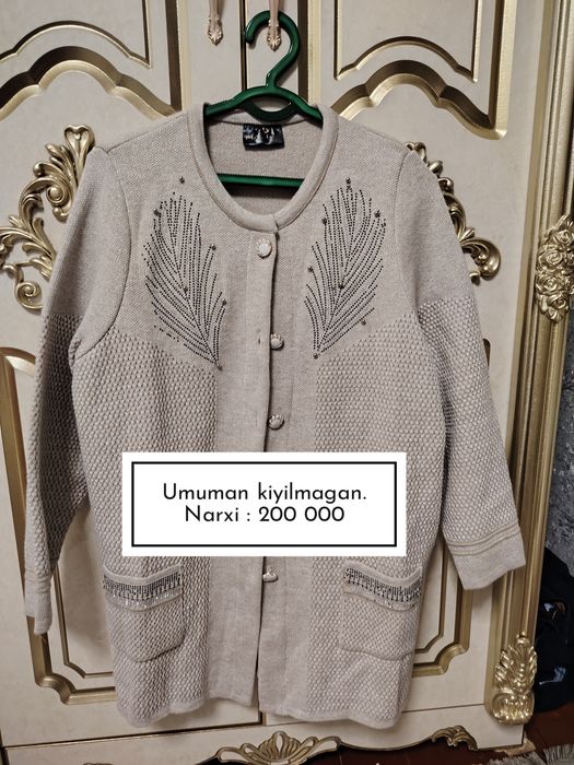 Yangi Ayollar paltosi, ko'ylak, jenfer sotiladi.