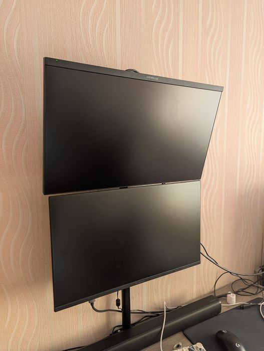 продам 2 монитора и кронштейн