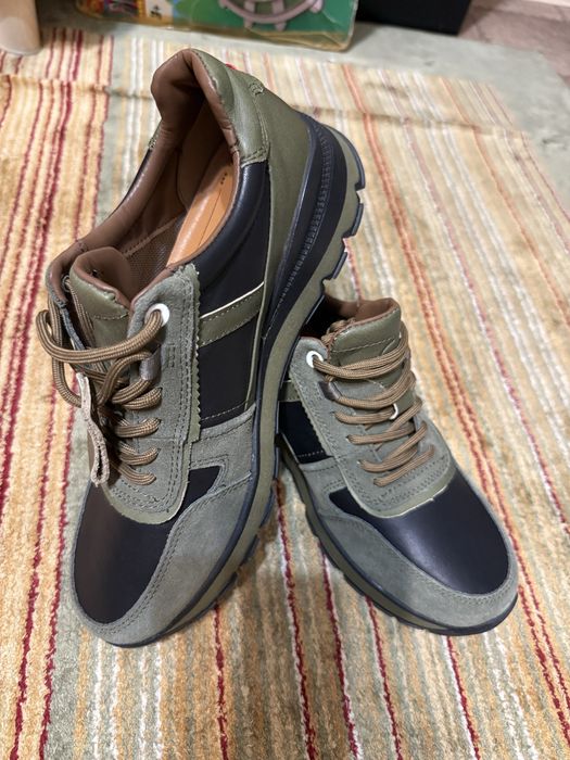 Кожанные новые кроссовки Clarks