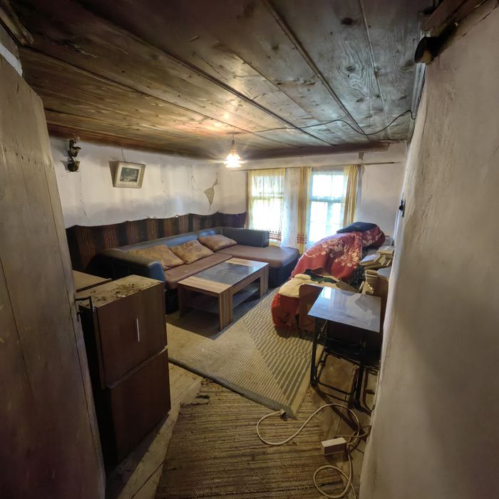 Продавам къща в полите на Еленския балкан село Плаково.