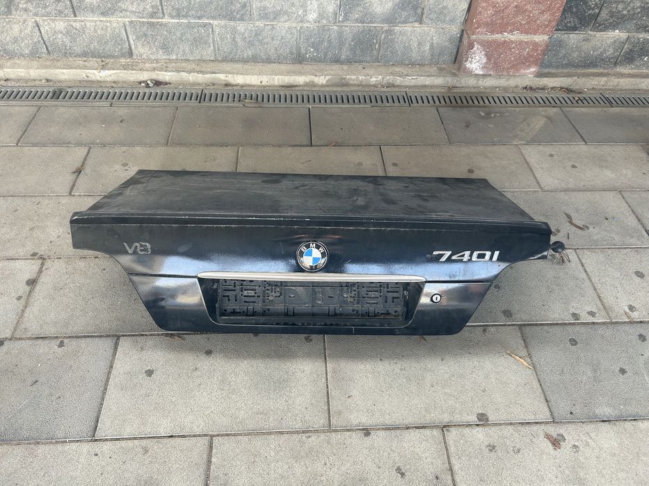 Продам крышка багажника от 730. Е38.
