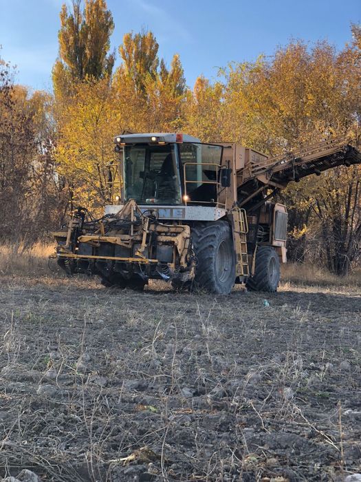 Продам Свеклоуборочный комбайн.