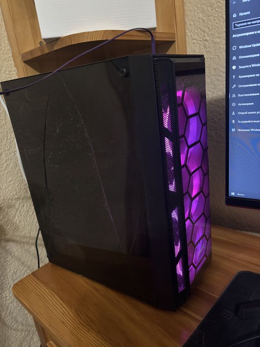 Продавам геймърски компютър, напълно работещ и готов за ползване.