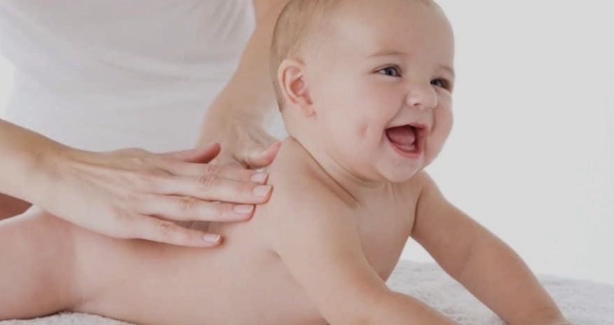 Балаларға массаж жасаймын,