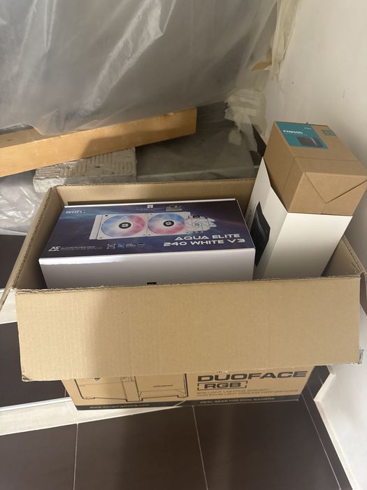Продавам компютър – Ryzen 5 9600X / RTX 5070 12GB