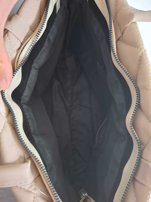 Средно голяма дамска чанта