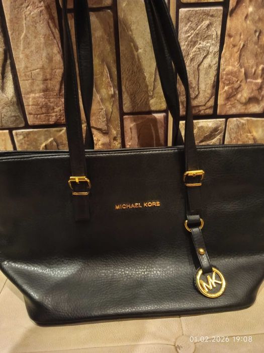 Черна чанта Michael kors