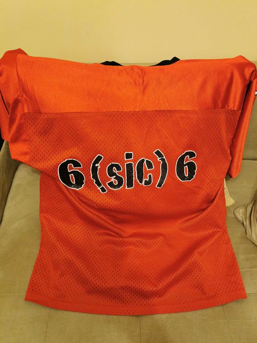 Продавам две тениски и зимна шапка на Slipknot