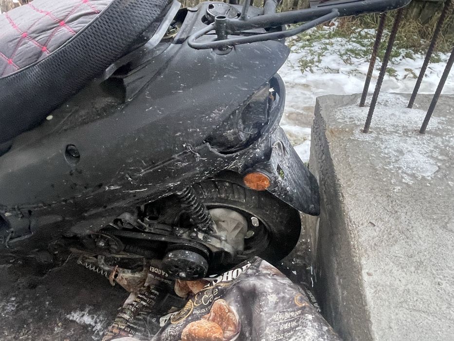 Vand 2 Scutere 1000 lei negociabil‼️‼️‼️