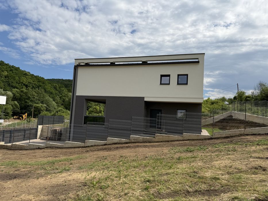 Vand casa cu CF in zona Roata Faget!