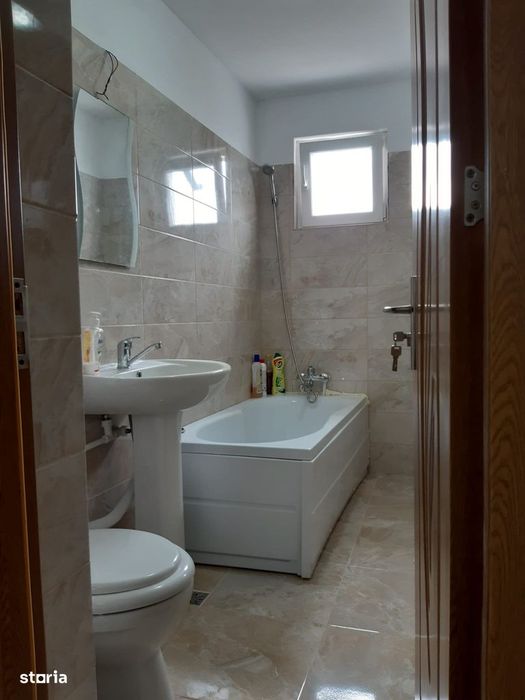 De inchiriat apartament cu 2 camere si balcon, renovat,mobilat 1100lei