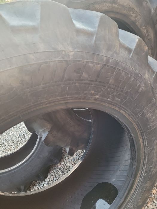 Cauciuc Buldo Excavator, Michelin 440/80-28 (16.9-28) Fără petece