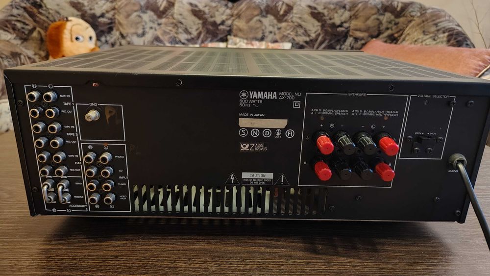 Продавам усилвател Yamaha AX-700