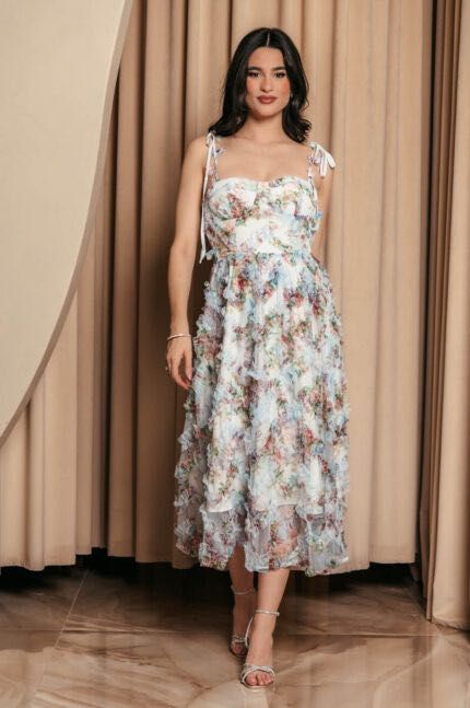 Уникална рокля с 3D елементи