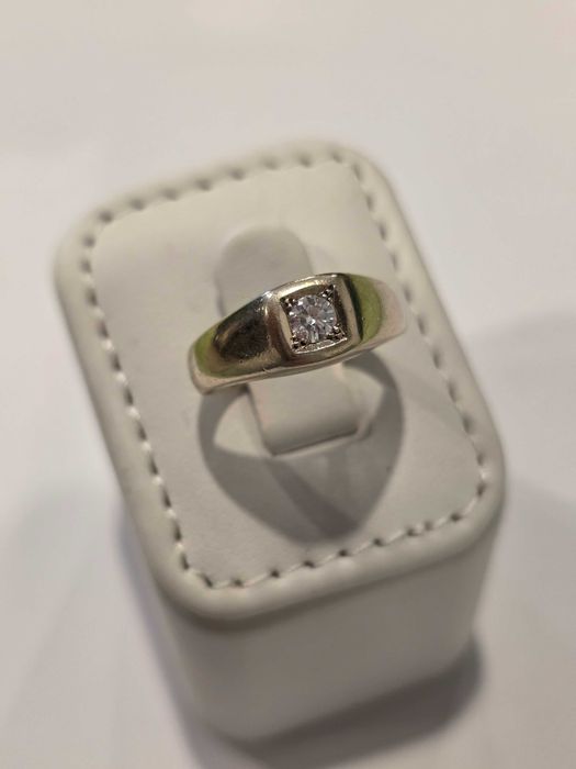 Inel ghiul Aur 18 kt cu diamant natural