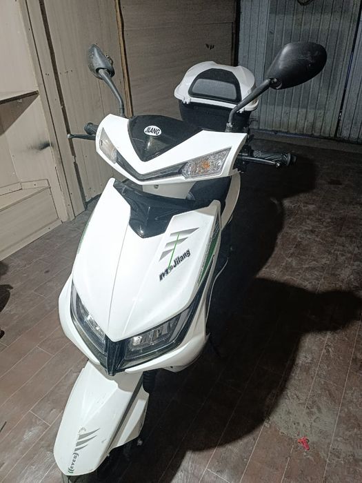 Продаю скутер  125 кубиков