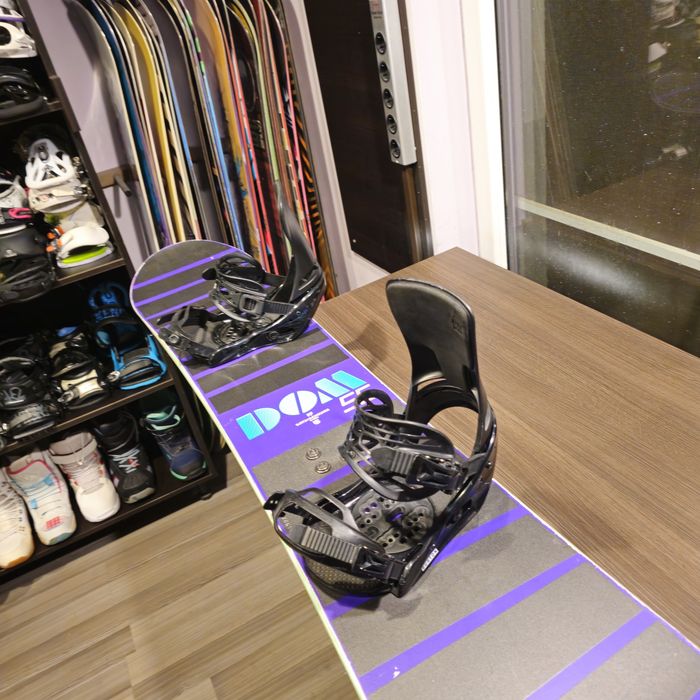 Placa snowboard Burton Dom 156 cu legaruri Burton Freestyle M