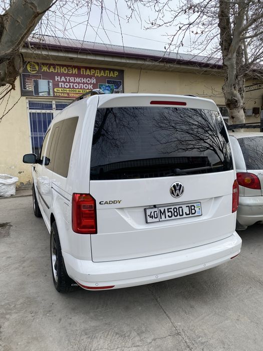 volksvagen Caddy sotiladi yaxshi holatda