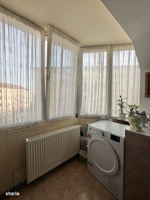 Apartament 2 camere, decomandat, etaj 3, zona Dambovita