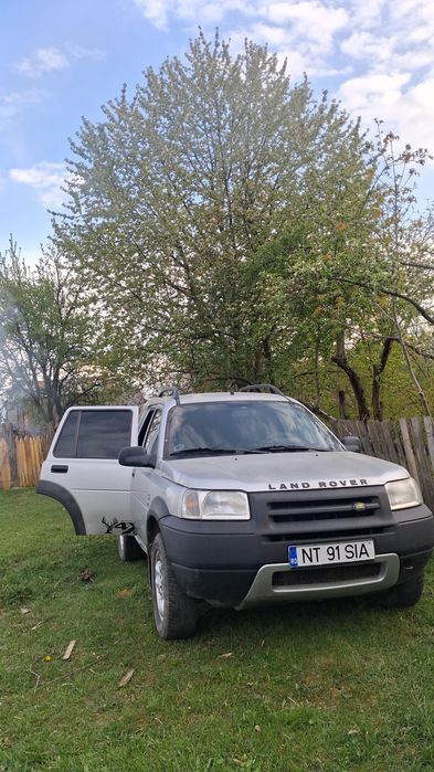 Vând Land Rover 1