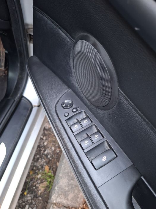 Бмв е93 на части 
М пакет 
19ки джанти 
CiC голяма навигация 
Огледала