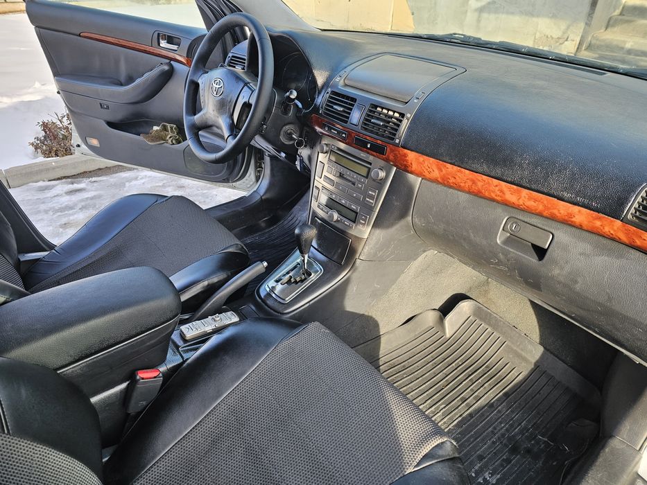 Продам Тойоту Авенсис 2005 года