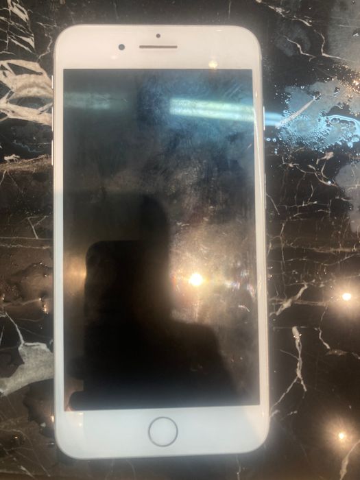 iPhone 8plus состояние среднее трещин нет сколов нет