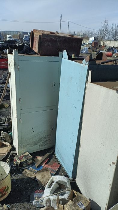 Продам сейфы бу металлические