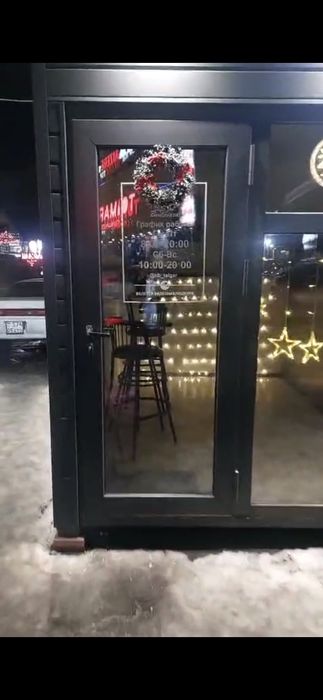 Киоск под кофейню, фастфуд.