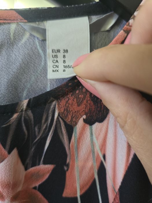 Rochita lejeră, vaporoasa, marca H&M
