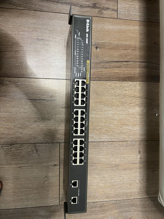 D-Link DES-1024, 24 порта, рабочий, 10/100