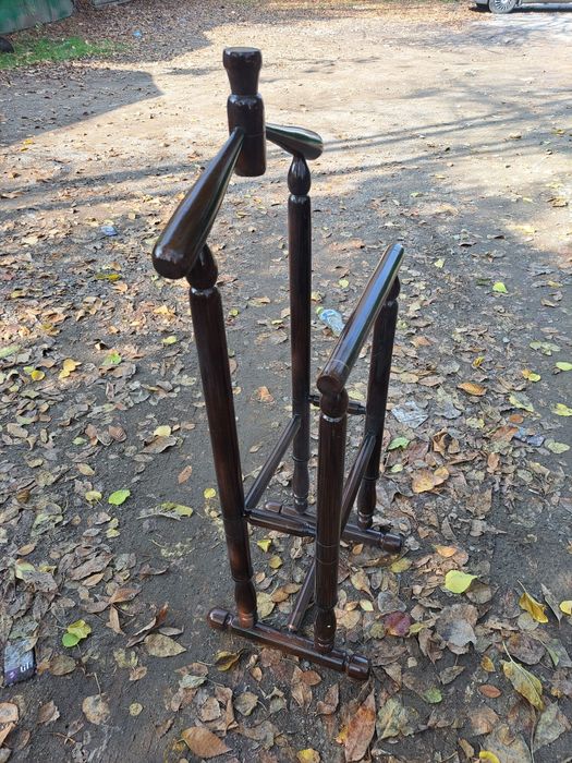 Вешалка сотилади. Ҳолати зўр, кўп ишлатилмаган.