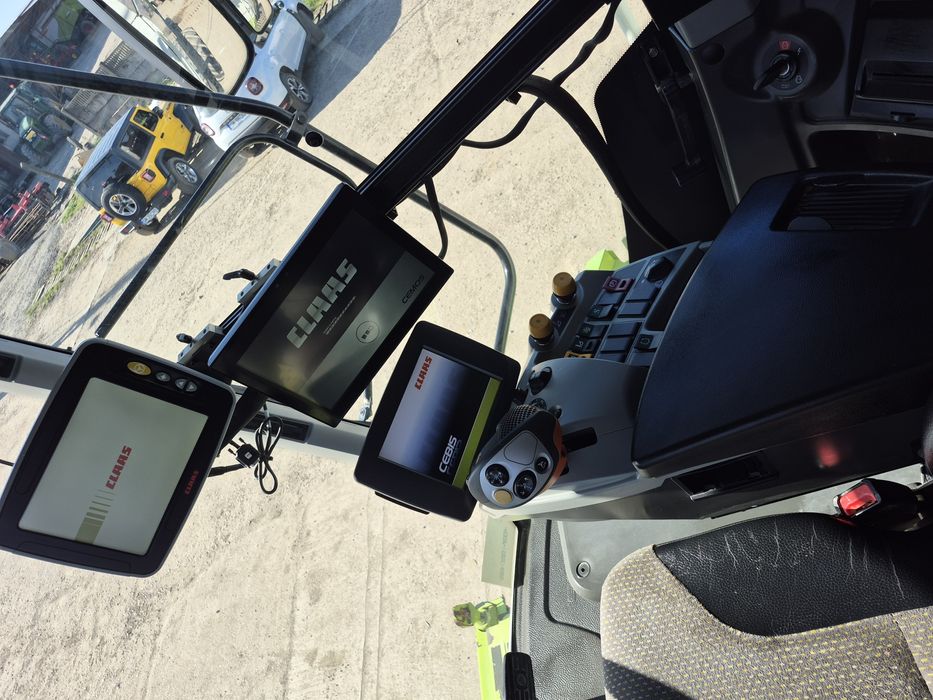 Combină agricolă Claas Lexion 780 TT și secerătoare Claas Vario 1230