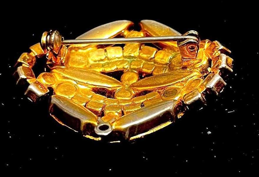 Винтажная брошь с золотистыми кристаллами