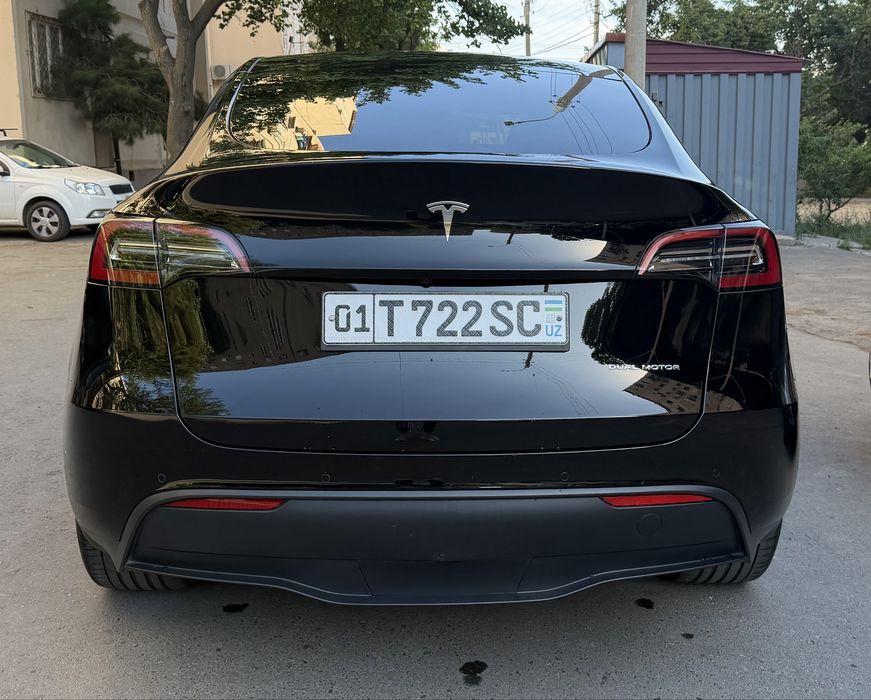 Tesla model y Dual Motor
