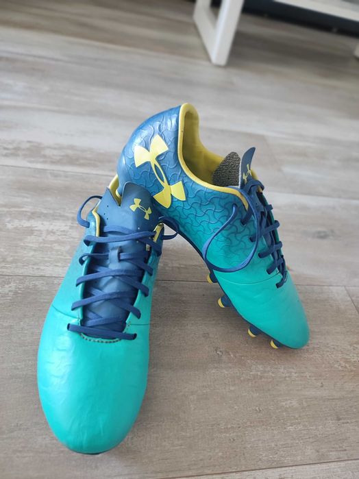 Vand ghete de fotbal under armour