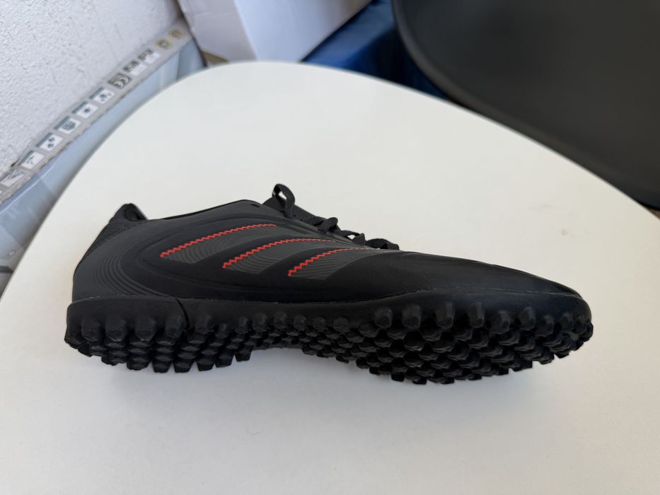 Adidasi fotbal sintetic