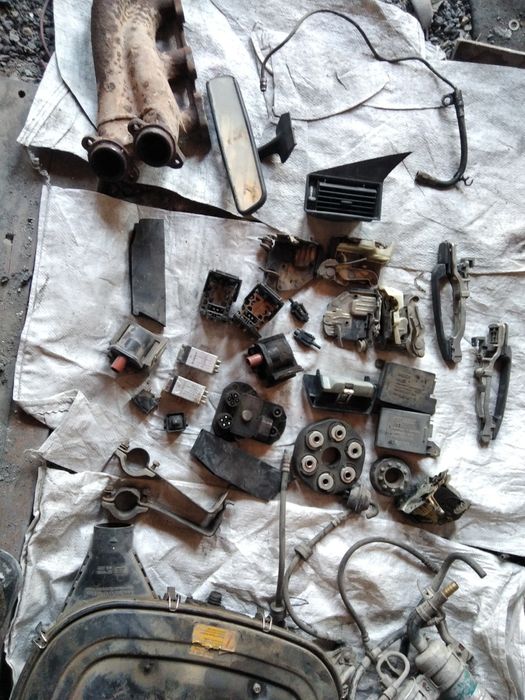 Разное на мерседес 190 продам