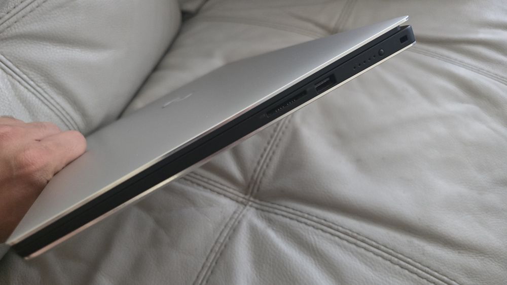 Dell xps 15 7590 4K touch i7-9750H 32GB RAM GTX1650 4GB 512gb ssd