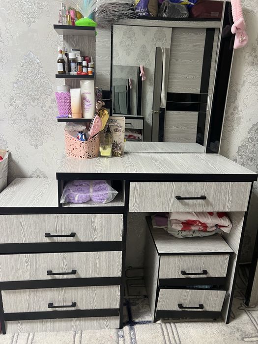 Спальний гарнитур,тремо,шкаф,тумба