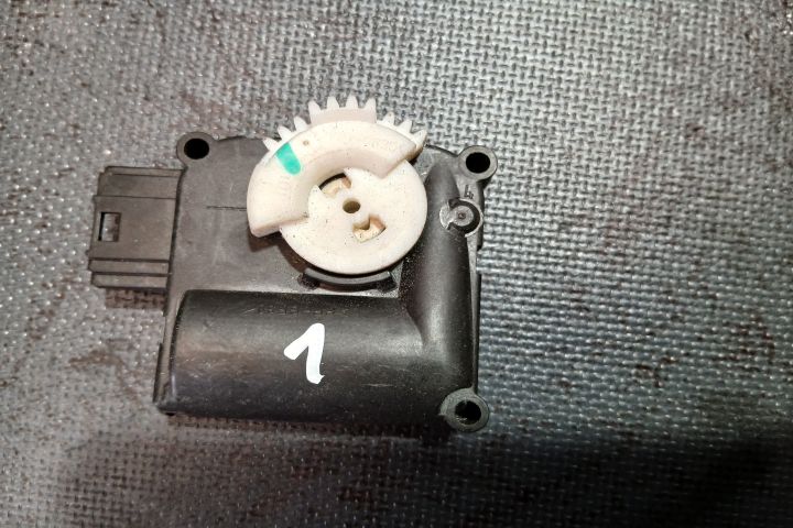 Motoras clapeta aeroterma dreapta 4F0820511A 0132801359 4F0820511A 01