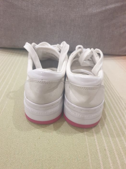 Дамски кецове Guess N 36///